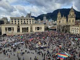 El presidente de colombia, iván duque, confirmó este sábado, tras una nueva jornada de protestas en las principales ciudades del país, que sacará al ejército a los centros urbanos donde la situación de orden público se vea afectada. Colombia Llego Este Miercoles A Los 50 Millones De Habitantes Economia Portafolio