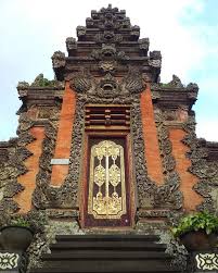 Dari luar, rumah tradisional bali terlihat seperti istana kecil yang dikelilingi oleh dinding bata merah, penuh ukiran, ornamen, dan warna. 92 Gambar Nama Rumah Adat Bali Terbaru Gambar Rumah