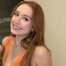 Ashley Renz's Instagram, Twitter & Facebook