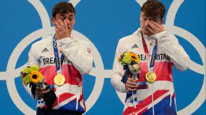 Jean catuffe/getty images hide caption Tokyo 2020 Tom Daley And Matty Lee Win Men S Synchronised Diving Gold Itv News