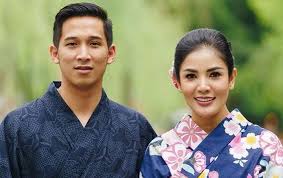 Pada tanggal 26 september 2012 nindy dikarunai anak lelaki yaitu abhirama danendra harsono. Nindy Buka Suara Soal Suami Beri Uang Belanja Bulanan Hingga Rp1 Miliar