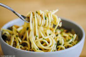 Simple Garlic Basil Pasta Crunch Cream
