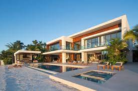 Wenn das haus in miami einmal wieder verkauft werden soll dann sollte dieses auf jeden fall über eine gute lage verfügen. Dieses Neue Haus In Miami Nimmt Wasser Und Stadtansichten Gefangen Miami Fl Usa
