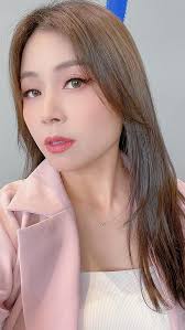 MC Hoàng Linh mang bầu vượt mặt vẫn đưa cặp sinh đôi đi du lịch, 2 con  riêng cực yêu em bé trong bụng mẹ