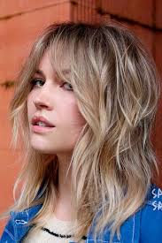 Sur les défilés de mode, les mannequins ont donné le ton en arborant fièrement leur crinière de feu. Les 5 Coupes De Cheveux Tendance De L Automne Veronique Cloutier