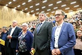 Het kapitaal van 2,5 miljoen fr werd meteen volledig in geld geplaatst, meldt het staatsblad. Openingscollege Politicologie Met Vlaams Minister President Jan Jambon Beeldbank
