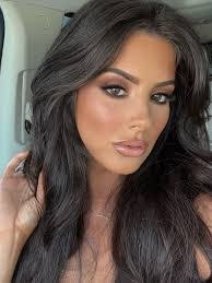 Shelby Mcelroy's Instagram, Twitter & Facebook