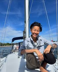 Sailboating goes plenty fast in 25 knots of wind and a bunch of shit  breaking 🤣