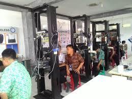 Ibu nyai habibeh selaku waka. Charnoest Cyber Twitter àªªàª° Laboratorium Ini Memberikan Pelayanan Kepada Siswa Mahasiswa Untuk Kegiatan Praktikum Tugas Akhir Maupun Tugas Tugas Mata Pelajaran Kuliah Yang Memerlukan Fasilitas Jaringan Komputer Labjaringan Lab Smk Tkj Https