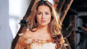1979) is the oldest child of gabriela and bernardo elizondo, and the oldest sister of the elizondo sisters. Como Es Ahora Danna Garcia Norma Elizondo En Pasion De Gavilanes