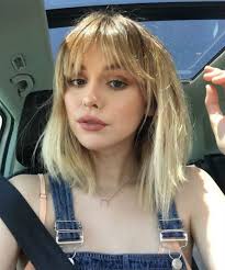 Most Desired Medium Hairstyles With Bangs For Teenage Girls To Look Cool This Year Bangs With Medium Hair Medium Hair Styles Aesthetic Hair
