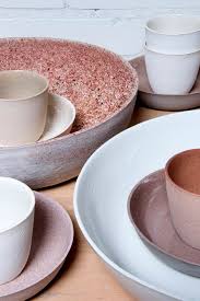 A Talent To Watch Dutch Ceramicist Kirstie Van Noort Remodelista Keramische Kunst Tafelgerei Keramiek