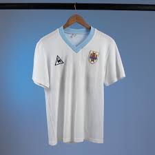 Sigue las instrucciones que encontrarás en cada página de descarga para poder. Uruguay 1986 Away Kit