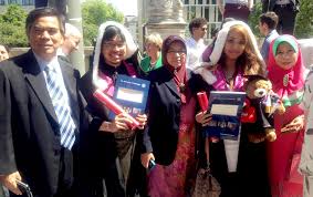 #durianmerah *i give my own voice commentary and. Pelajar Cemerlang Spm 2004 Nur Amalina Che Bakri Bakal Jadi Pakar Bedah Payudara Oncoplastic Di London