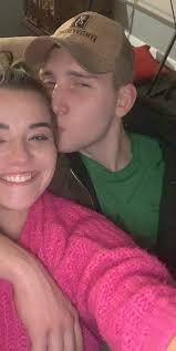 Elle Hatton (@ellenoelhatt)