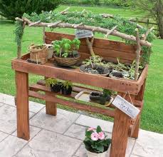 16 Diy Salad Table Ideas To Get Fresh Salad With Little Garden Space In 2020 Veggie Garden Backyard Vegetable Gardens Diy Salad