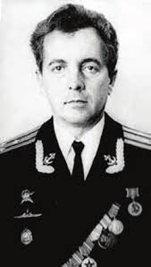 THE SUBMARINE REVIEW DECEMBER 2017 DECEMBER 2017 FEATURES ESSAYS SUBMARINE  COMMUNITY