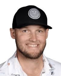 Ryan Wallen's Instagram, Twitter & Facebook