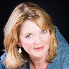 Caitlin Grey is a singer/songwriter in the Celtic tradition. Caitlin's  voice is an exquisite combination of beauty and power with a dramatic range  which she has honed in many different musical genres