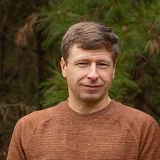 Robert Ivan's Instagram, Twitter & Facebook