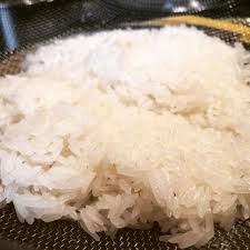 Takar beras ketan, cuci seperti biasa pas mau masak nasi. 5 Tips Menanak Ketan Yang Enak Rasaya Gurih Dan Teksturnya Pulen