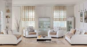 Krem renk koltuklara uygun olan perdeler dekorasyonun en önemli noktasıdır. Beyaz Koltuk Takimi Icin Perde Secimi Ev Dekorasyonu