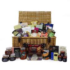 Send the best gourmet food gifts online from the swiss colony. Large Gourmet Food Gift Hamper Family Foodies 38 Items Presented In A Traditional Wicker Hamper Basket Gift Ideas Buy Online In Bermuda At Bermuda Desertcart Com Productid 150135797