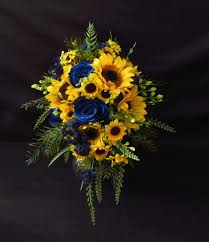 Eucalyptus and thistle are bohemian wedding classics. Country Creations Sd