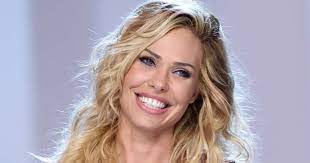 Probably one of the best known and most loved couples in the world of football and entertainment. I Don T Know If I Ll Succeed Ilary Blasi Reveals Her Secrets On The Island Of The Famous 2021 Twists And Turns Guaranteed Ruetir