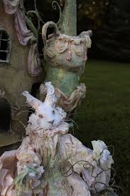 Alice Et La Maison Du Lapin Blanc Lapin Blanc Sculpture De Papier Poupees En Papier