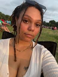 Alisa Crowe's Instagram, Twitter & Facebook