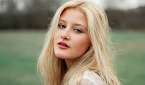 Natural blondes who have fair hairs can feel free to deepen the shade of their arches, she says, adding that darker brows will act as. Eyebrow Color To Complement Blonde Hair