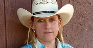 Geri Dunn's Instagram, Twitter & Facebook