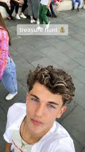 Oscar Sam's Instagram, Twitter & Facebook