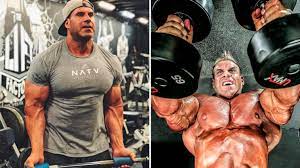 Jay Cutler Still Maintains His Gorgeous Shape