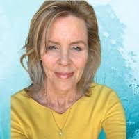 Julie Mendel's Instagram, Twitter & Facebook