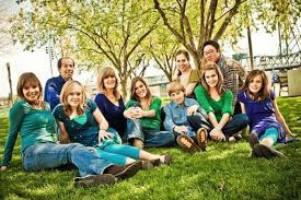 Google Image Result For Http Digital Photography School Com Wp Content Upload Large Family Photo Family Portrait Poses Family Photography