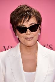 In this video i demonstrate how to achieve a short women's haircut & style inspired by kris jenner, mother of the kardashian's. Kris Jenner S Chicest Hairstyles It S Rosy