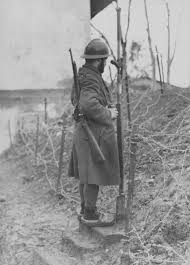 The lebel 1886/ fusil mle 1886, was the standard issue rifle of the french military in europe. French Soldiers Armed With A Carbine Lebel Sample 1886 Lebel Mle 1886 93r35 At An Observation Point On The Western Fr World War One French Army World War I