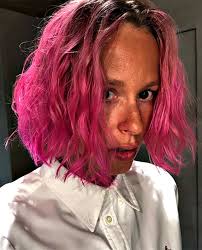 Jan 26, 2021 · federica pellegrini passa alla frangia e lo fa in modo abbastanza deciso direi, commenta l'hairstylist cristiano filippini. Federica Pellegrini Cambia Look E Lascia I Fan A Bocca Aperta I Capelli Ora Sono Fucsia Gossip It