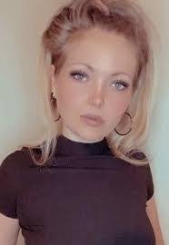 Hannah Lochner's Instagram, Twitter & Facebook