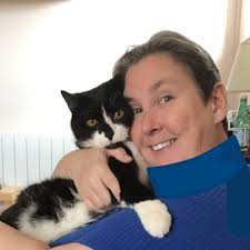 It's #InternationalCatDay! Help us throw a cat party in the comments  section 😻🎉