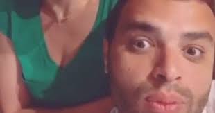 إذ أعلن عن مشاركة عدد من الشعراء مثل : Ù‡Ù†ØªØ¬Ù†Ù† ÙˆØ§Ù„Ù„Ù‡ Ø±Ø§Ù…Ù‰ ØµØ¨Ø±Ù‰ ÙˆØ²ÙˆØ¬ØªÙ‡ ÙŠÙ‚Ø¶ÙŠØ§Ù† Ø£ÙˆÙ‚Ø§Øª Ø§Ù„Ø­Ø¬Ø± Ø§Ù„Ù…Ù†Ø²Ù„Ù‰ Ø¨ÙÙŠØ¯ÙŠÙˆ Ø·Ø±ÙŠÙ Ø§Ù„ÙŠÙˆÙ… Ø§Ù„Ø³Ø§Ø¨Ø¹