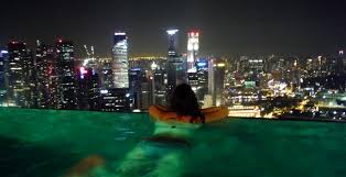 Admirer La Vue Sur Singapour Depuis La Piscine Du Marina Bay Sands Une Lyonnaise A Singapour