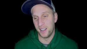 Robert Ash's Instagram, Twitter & Facebook