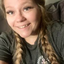 I'm Makayla n I'm 23 with 6 kids. So I have 3 kids still left to potty  train: 2.5 yr old boy,1.5 yr old girl and a 10 month old girl. I