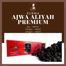 Kurma ajwa berbentuk bulat dengan warna coklat kehitaman dan kulit mengerut. Senarai Harga Kurma Premium Bermula Pada Bulan Februari 2021