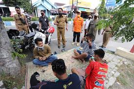 Artinya masyarakat sudah lama terkungkung di rumah begitu dibuka langsung ipong menambahkan uji coba ini dilakukan setelah mendapatkan keluhan dari para pelaku usaha warung di telaga ngebel. Pusat Belanja Dan Telaga Ngebel Kembali Buka 1 Pemerintah Kabupaten Ponorogo