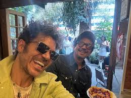 Esta noche estamos listos para vivir una experiencia inolvidable! Nos  unimos con @marrendonmusica para que ustedes también hagan parte de este  momento de una forma muy especial. Estaremos regalando dos Meet &