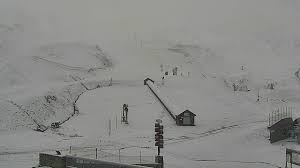 Garrigues, rochers, montagnes et coteaux viticoles. Meteo Dans Les Pyrenees La Tempete Barbara Avait Presque Tout Enleve Mais La Neige Est De Retour Actu Occitanie